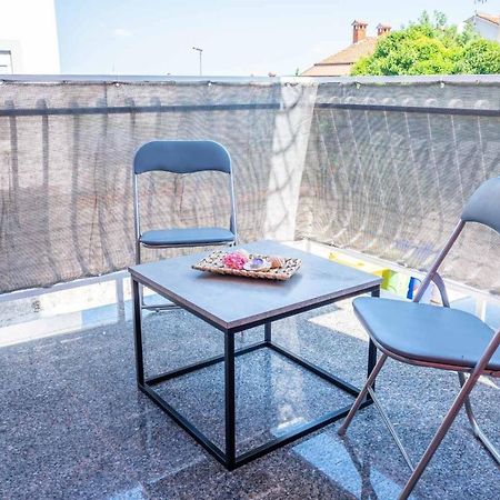 Apartment Charlie 로비니 외부 사진
