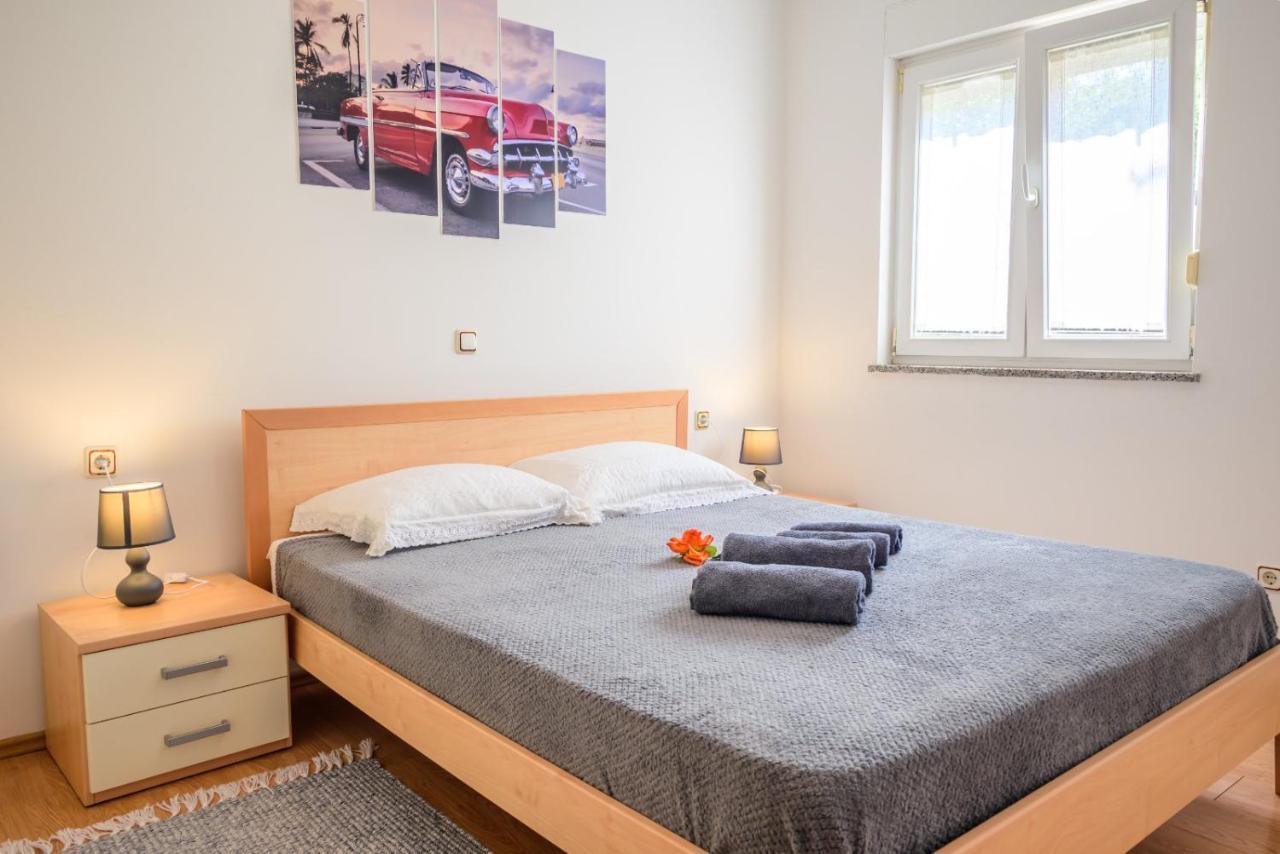 Apartment Charlie 로비니 외부 사진